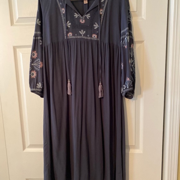 🎉SOLD LOCALLY🎉 Knox Rose bluish grey midi with embroidery - Picture 2 of 4